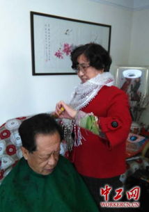 精剪细琢传温情，匠心服务暖人心——记陕西咸阳市饮食服务公司实验理发店先进事迹